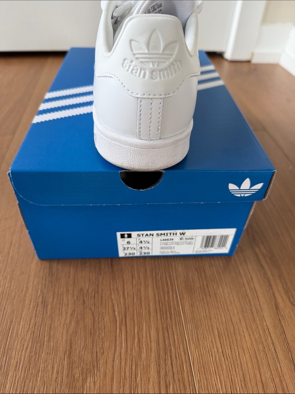 Sam Smith White Sneaker US 6/ EU 37 1/3